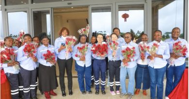 Des fleurs pour célébrer l’apport de la femme travailleuse de TFM