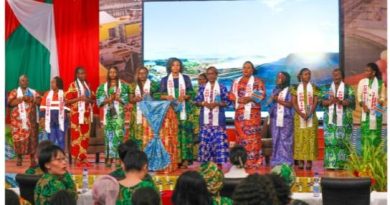 Les femmes de TFM clôturent leur mois en compagnie de leurs consœurs de la division des mines du Lualaba Les femmes de TFM clôturent leur mois en compagnie de leurs consœurs de la division des mines du Lualaba