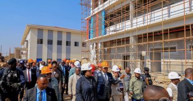 Lualaba : Guidée par le DP de l’INPP Franck Kassanda, Fifi Masuka visite le futur plus grand centre de formation professionnelle d’Afrique centrale Lualaba : Guidée par le DP de l’INPP Franck Kassanda, Fifi Masuka visite le futur plus grand centre de formation professionnelle d’Afrique centrale