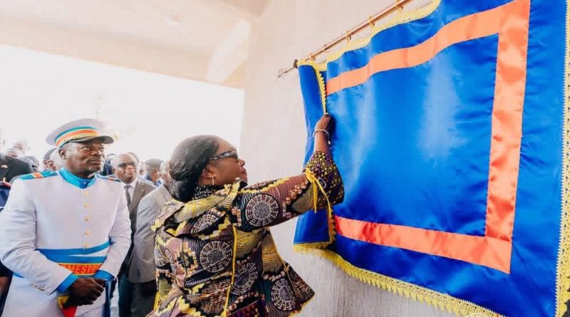 Lualaba : Fifi Masuka inaugure un commissariat moderne de la Police construit par la commune de Manika sous l’impulsion de Thierry Mujinga Sambumba